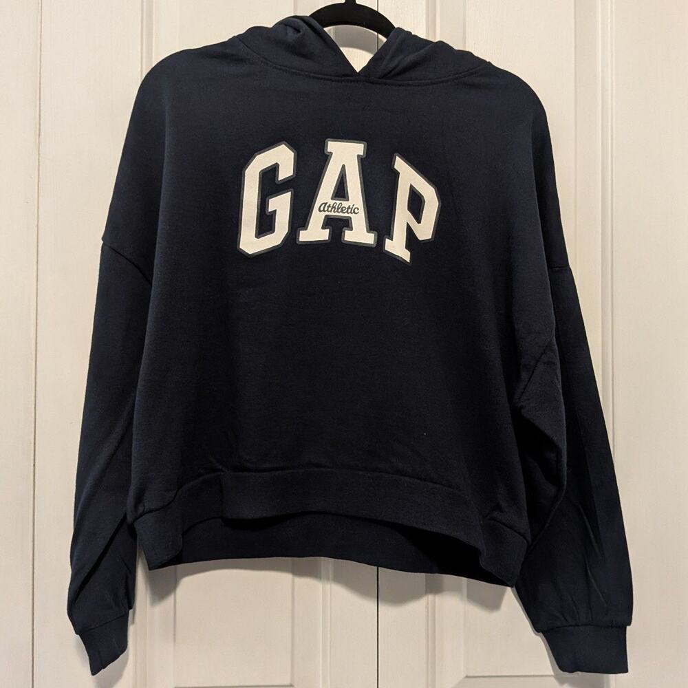 NWOT Gap Athletic Navy Blue Cropped Logo Hoodie Sweatshirt Size M Boxy Pullover